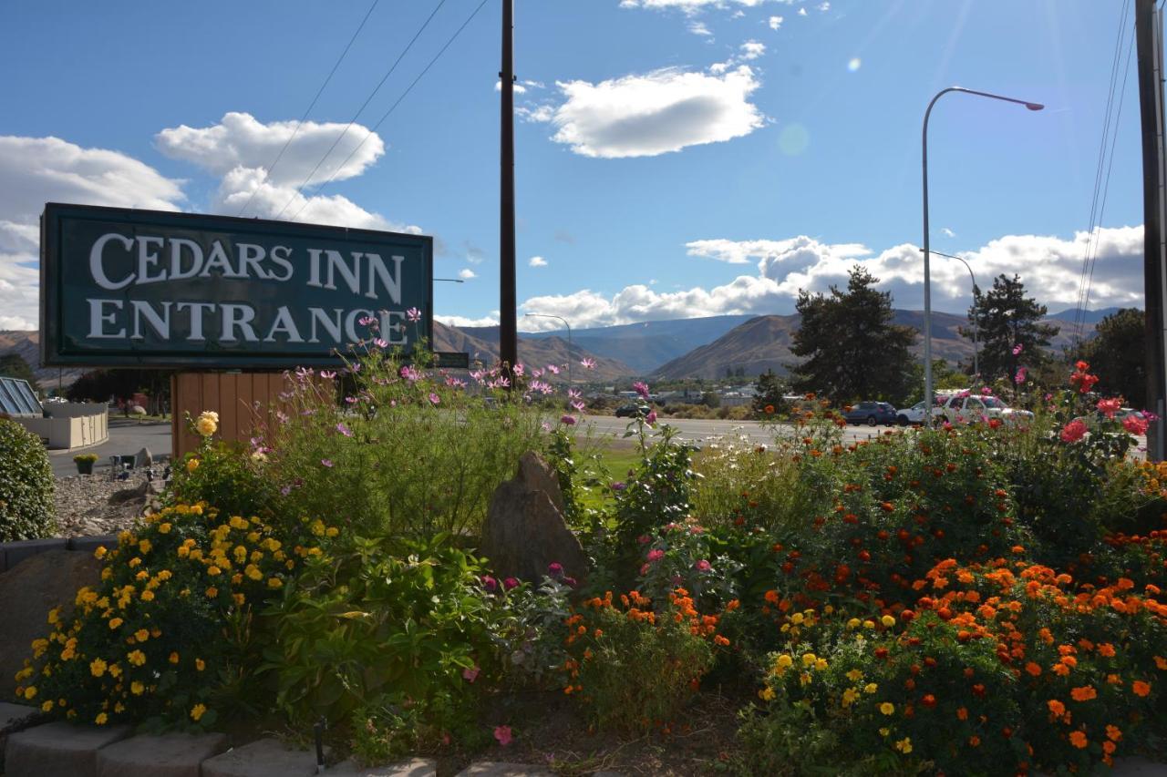 Cedars Inn Уеначи Екстериор снимка