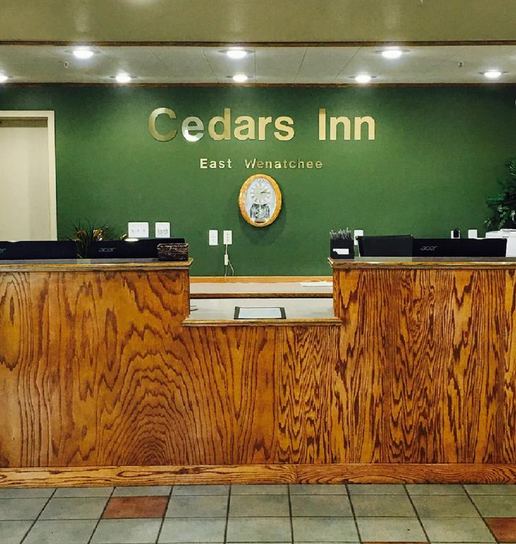 Cedars Inn Уеначи Екстериор снимка