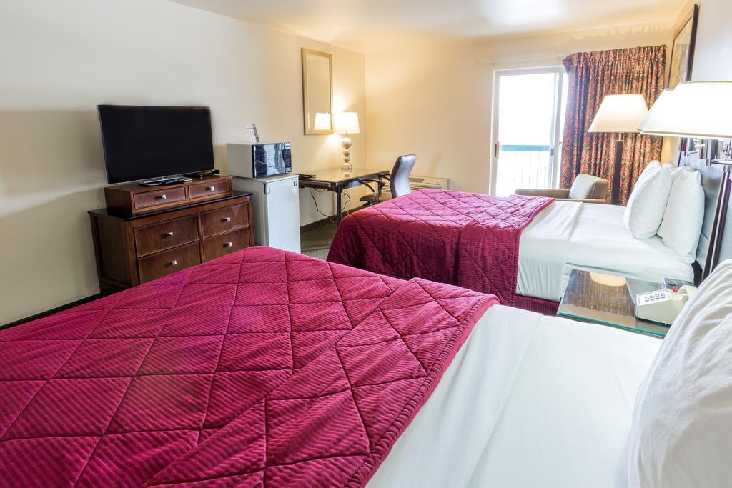 Cedars Inn Уеначи Екстериор снимка