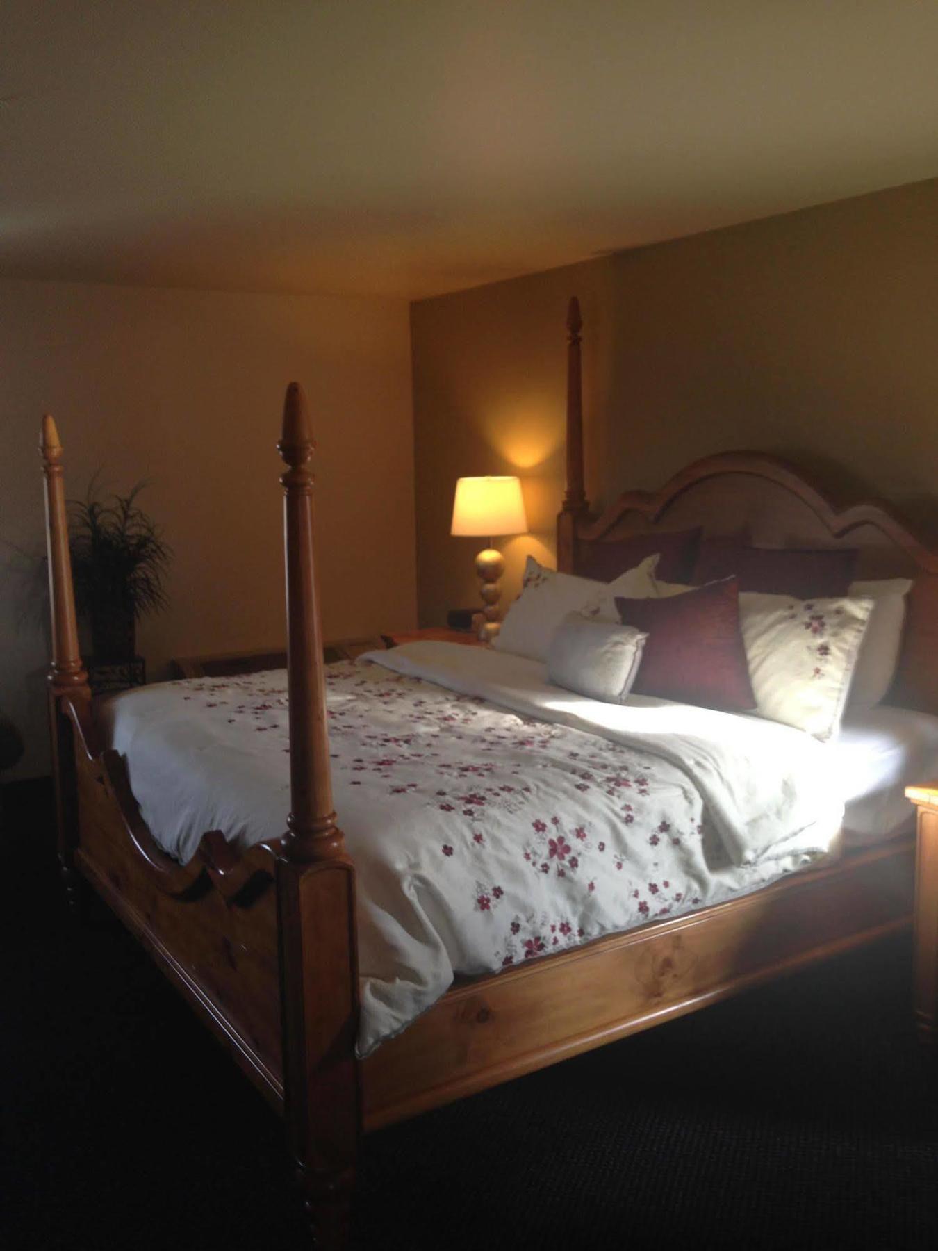 Cedars Inn Уеначи Екстериор снимка